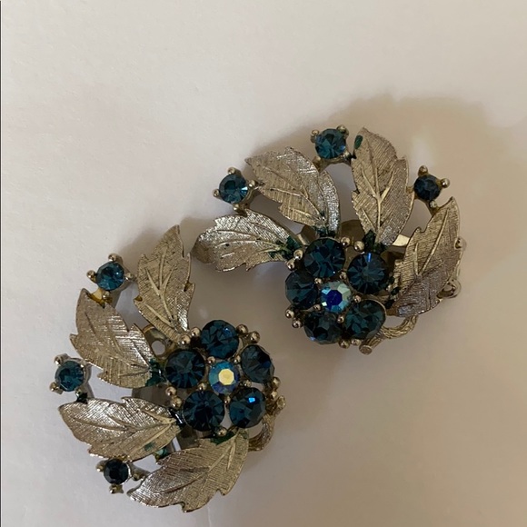 Vintage Lisner Blue Rhinestone Clip On Earrings - Picture 2 of 3